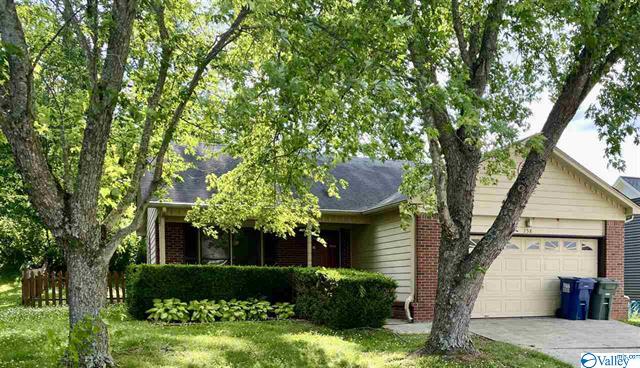 158 Hollington Drive NE